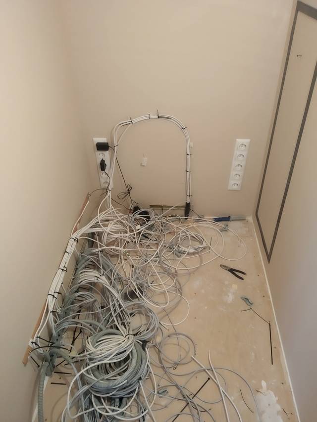 Как обжать интернет кабель ростелеком своими руками, в домашних условиях?