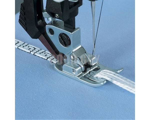 Аксессуары для швейной машины: лапки, нити и иглы