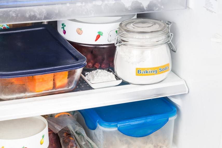 Убрать запах из холодильника быстро не отключая его – способы устранения