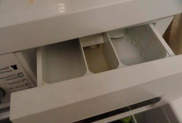 Почему стиральная машина не забирает порошок: основные причины и их устранение