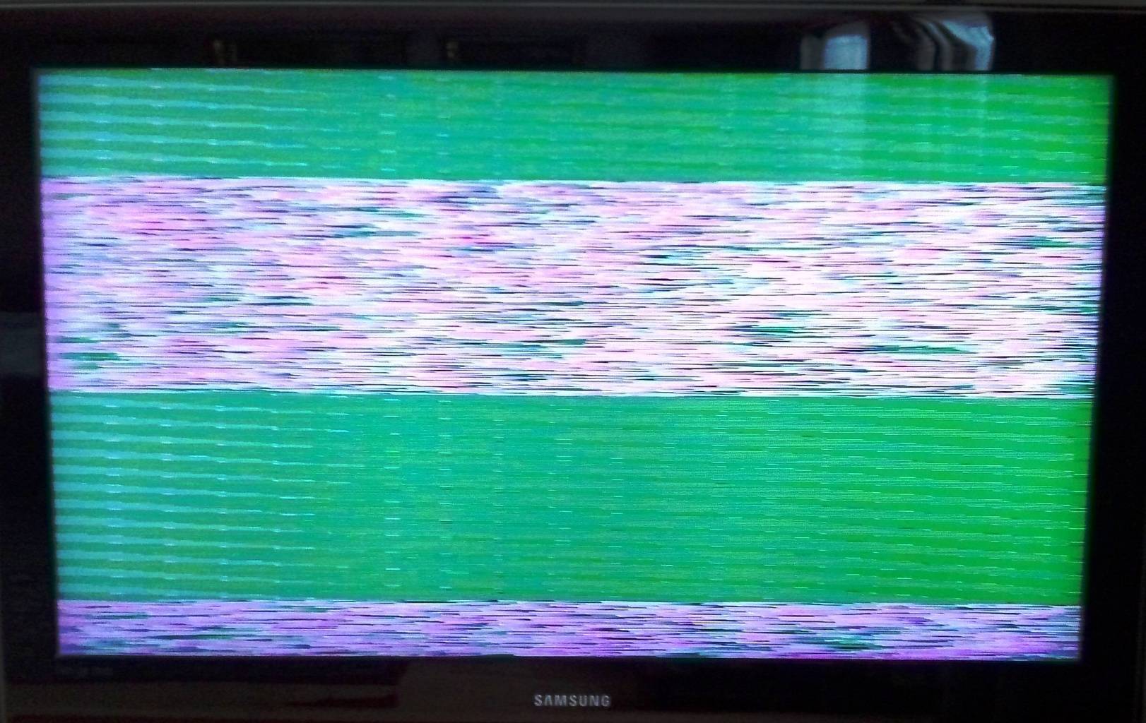 Что делать, если появились горизонтальные или вертикальные полосы на экране телевизора