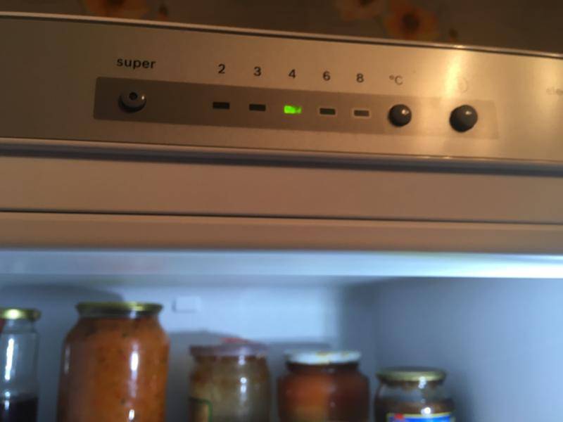 Alarm off на холодильнике bosch пищит: перевод на русский, при первичном включении, что означает, почему мигает, горит индикатор