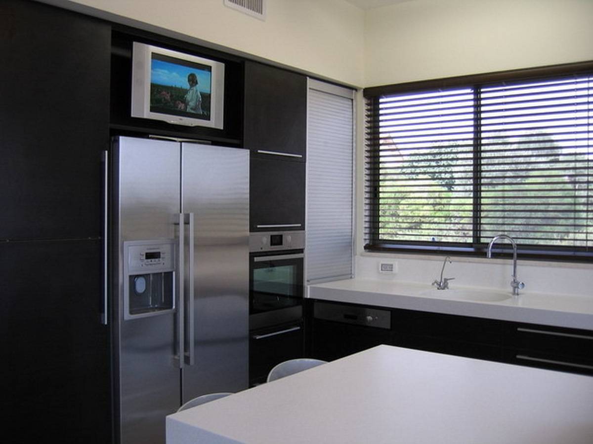 Как выбрать телевизор на кухню (42 фото): варианты размещения, обзор 5 популярных моделей