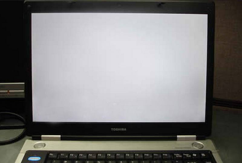 Что делать если на компьютере серый экран