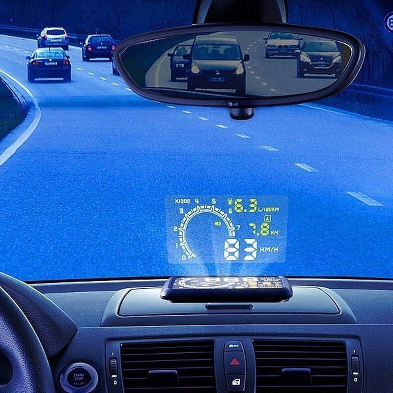 Преимущества использования проектора на лобовом стекле авто