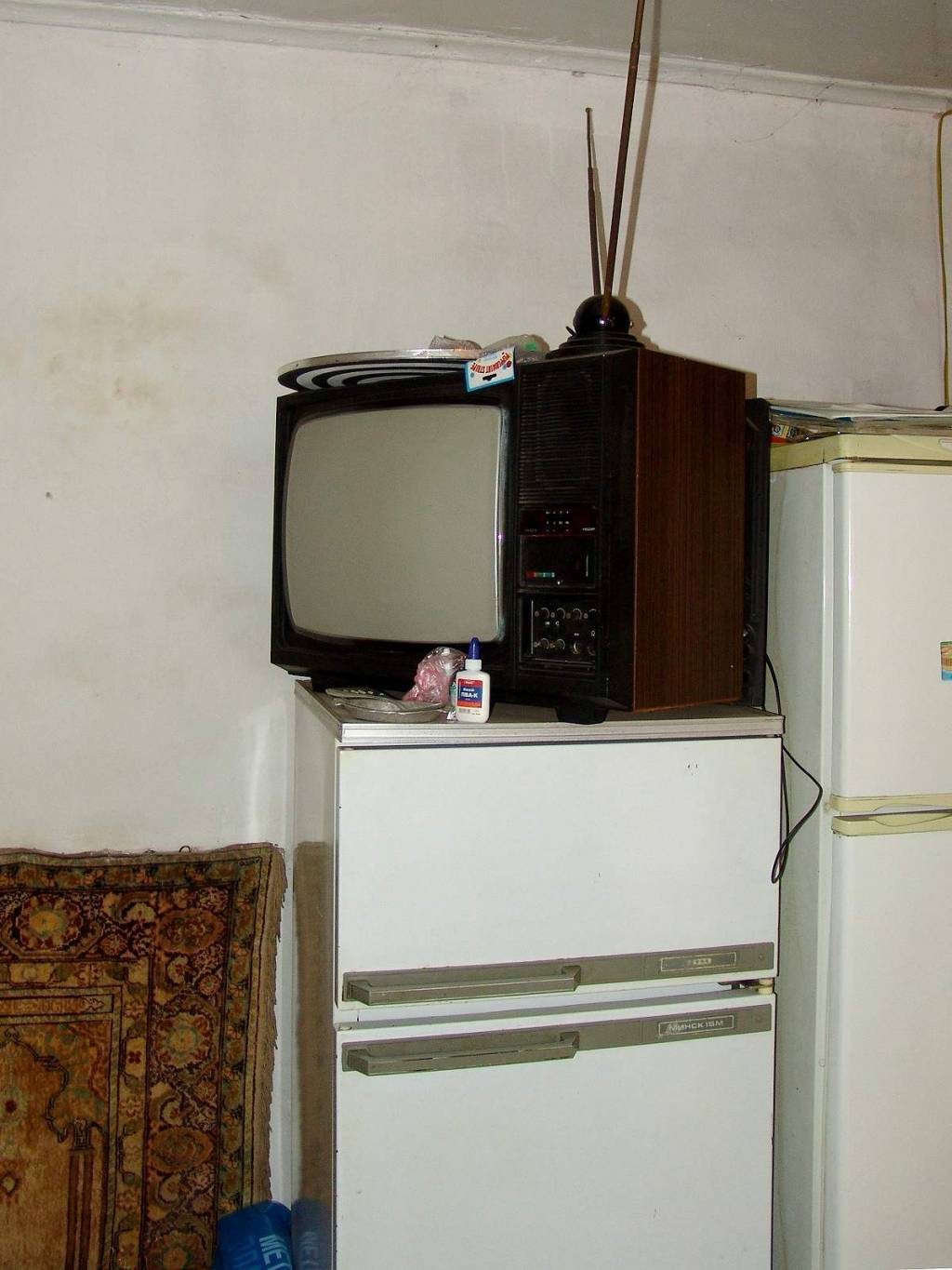 Какой телевизор можно ставить на холодильник