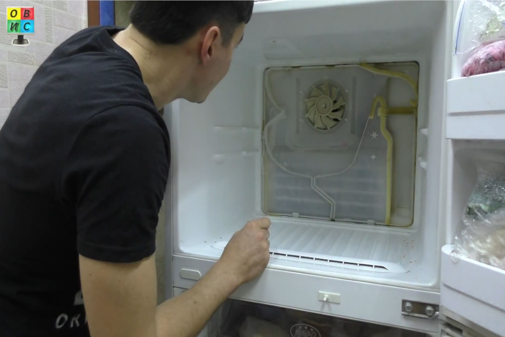 Как прочистить дренажное отверстие в холодильнике своими руками | устройство дренажной системы: ремонт, как промывать засор, запах | схема дренажной системы холодильника: где находятся трубки?