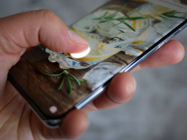 Huawei mate 9 pro: обзор характеристик и возможностей смартфона